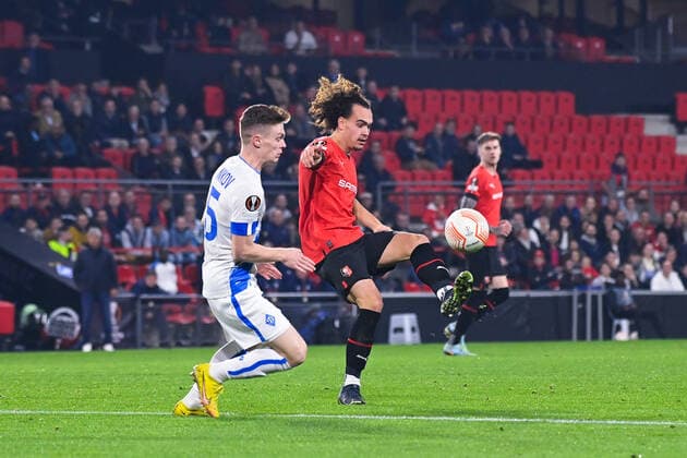 Arthur THEATE ( 5 - Rennes ) - Viktor Tsygankov ( 15 - Dynamo Kiev ) - FOOTBALL : Rennes vs Dynamo Kiev - Ligue Europa - 06 10 2022 FedericoPestellini Panoramic 