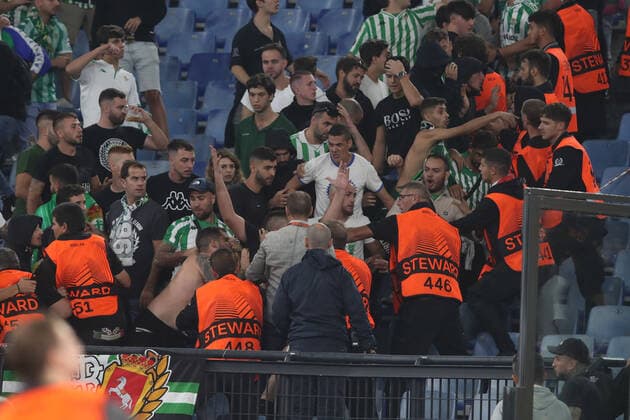 ROME, Italy - 06.10.2022: Fight between fans and stewarts in the stands during the UEFA Europe League group C match between AS Roma and Real Betis Seville at the Olympic Stadium on October 10, 2022 in Rome, Italy.  Copyright: xMarcoxIacobuccix xipa-agency.netx xMarcoxIacobuccix 0