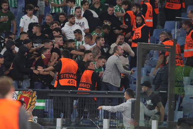 ROME, Italy - 06.10.2022: Fight between fans and stewarts in the stands during the UEFA Europe League group C match between AS Roma and Real Betis Seville at the Olympic Stadium on October 10, 2022 in Rome, Italy.  Copyright: xMarcoxIacobuccix xipa-agency.netx xMarcoxIacobuccix 0