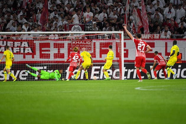 Fussball Europa League Gruppenphase Spiel 03 - 22 23 - SC Freiburg vs. FC Nantes - 06-10-2022 Treffer zum 2:0 fuer den SC Freiburg durch Vincenzo Grifo (SC Freiburg 32). Fussball Europa League Gruppenphase Spiel 03: SC Freiburg vs. FC Nantes am Donnerstag, den 06. Oktober 2022 im Europa-Park Stadion in Freiburg im Breisgau Copyright: xBEAUTIFULxSPORTS GerdxGruendlx