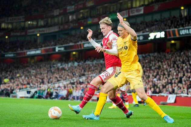 UEFA Europa League 2022 2023 Arsenal Bodo Glimt London, England 20221006 Arsenals Rob Holding and Bodo Glimts Runar Espejord during the Europa League group stage match between Arsenal and Bodo Glimt at the Emirates Stadium Photo Beate Oma Dahle NTB London England  Copyright: xBeatexOmaxDahlex xNTBx EDITORIAL USE ONLY. RESTRICTED USE FOR BETTING COMPANIES