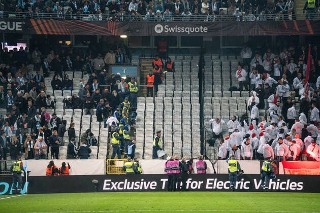 Malmo FF v Union Berlin, UEFA Europa League football, Malmoe, Sweden Malmoe, Sweden. 06th, October 2022. Riots break out in the away section with the fans of Union Berlin seen during the UEFA Europa League match between Malmo FF and Union Berlin at Eleda Stadion in Malm?. Malm? Sweden  Copyright: xGonzalesxPhoto JoexMillerx