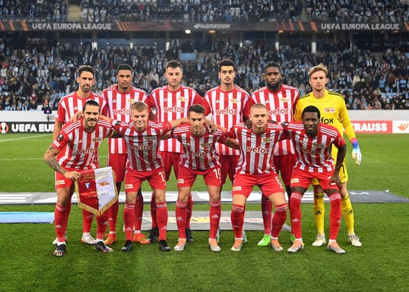 Fussball, Herren, Saison 2022 2023, Europa League, Malmö FF - 1. FC Union Berlin (0:1, Gruppenphase, Gruppe D, 3. Spieltag), Mannschaftsfoto Union, hiten v. l. Rani Khedira, Danilho Doekhi, Robin Knoche, Diogo Leite, Jordan Siebatcheu, Torwart Frederik Rönnow (1. FC Union), vorn v. l. Christopher Trimmel mit Wimpel, Andras Schäfer, Janik Haberer, Julian Ryerson und Sheraldo Becker (alle 1. FC Union), 06.10. 2022, Copyright: xMatthiasxKochx