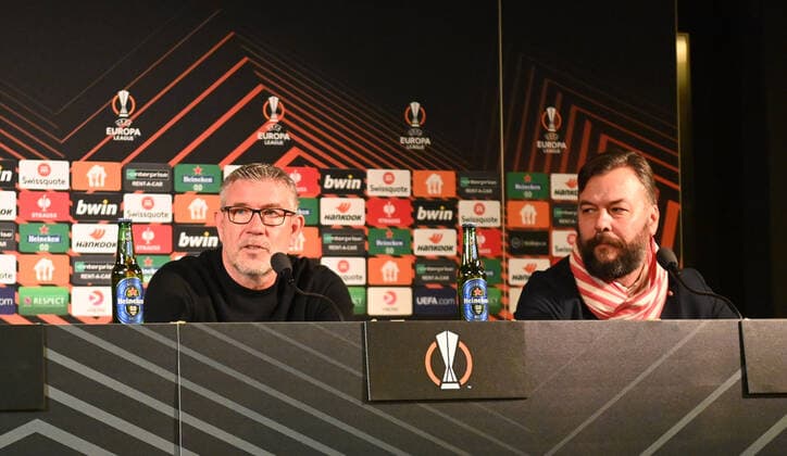 Fussball, Herren, Saison 2022 2023, Europa League, Malmö FF - 1. FC Union Berlin (0:1, Gruppenphase, Gruppe D, 3. Spieltag), v. l. Trainer Urs Fischer (1. FC Union), Presse- und Stadionsprecher Christian Arbeit (1. FC Union), 06.10. 2022, Copyright: xMatthiasxKochx
