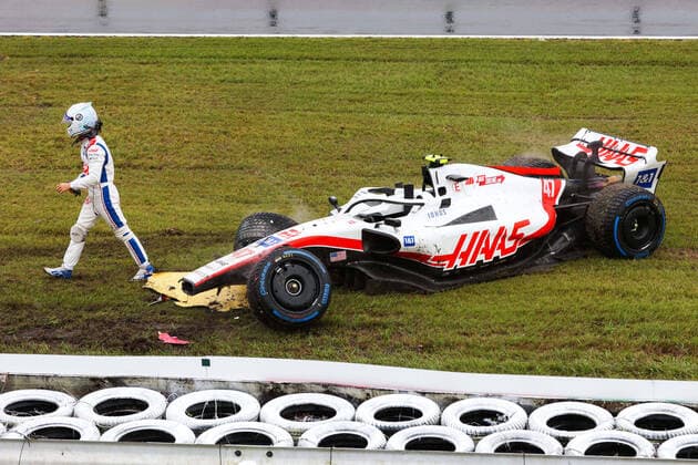 Bilder des Jahres, Sport 10 Oktober Sport Themen der Woche KW40 Sport Bilder des Tages 47 SCHUMACHER Mick (ger), Haas F1 Team VF-22 Ferrari, action crash, accident, during the Formula 1 Honda Japanese Grand Prix 2022, 18th round of the 2022 FIA Formula One World Championship, WM, Weltmeisterschaft from October 7 to 9, 2022 on the Suzuka International Racing Course, in Suzuka, Mie Prefecture, Japan - F1 - JAPANESE GRAND PRIX 2022 DPPI Panoramic  00122041_AV6_7636