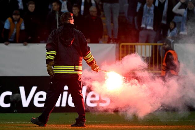 Riot police take away a firework that has been thrown onto the pitch and carry it away during Thursday s Europa League, Group D football match between Malmö FF and FC Union Berlin at Eleda Stadium, Malmo, Sweden, 6 October 2022 Malmo Sweden FOTBOLL x50090x