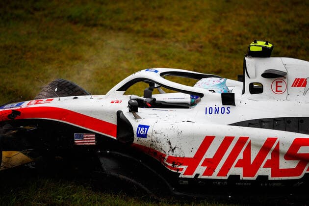 47 SCHUMACHER Mick (ger), Haas F1 Team VF-22 Ferrari, action crash, accident, during the Formula 1 Honda Japanese Grand Prix 2022, 18th round of the 2022 FIA Formula One World Championship, WM, Weltmeisterschaft from October 7 to 9, 2022 on the Suzuka International Racing Course, in Suzuka, Mie Prefecture, Japan - F1 - JAPANESE GRAND PRIX 2022 DPPI Panoramic 00122041__V2_4735