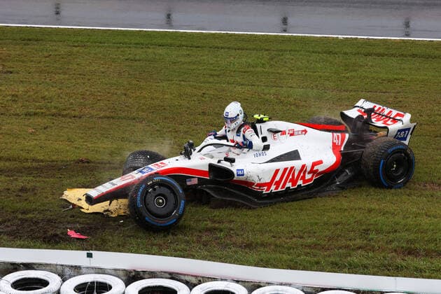 47 SCHUMACHER Mick (ger), Haas F1 Team VF-22 Ferrari, action crash, accident, during the Formula 1 Honda Japanese Grand Prix 2022, 18th round of the 2022 FIA Formula One World Championship, WM, Weltmeisterschaft from October 7 to 9, 2022 on the Suzuka International Racing Course, in Suzuka, Mie Prefecture, Japan - F1 - JAPANESE GRAND PRIX 2022 DPPI Panoramic 00122041_AV6_7622