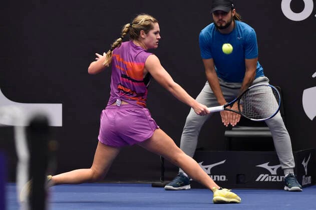 Caty McNally of USA in action during the WTA, Tennis Damen Agel Open 2022 women s tennis tournament match against Iga Swiatek of Poland, on October 7, 2022, in Ostrava, Czech Republic. (CTKxPhoto JaroslavxOzana) CTKPhotoP2022100707462  JAO 26