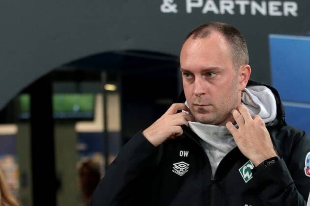 07.10.2022, Sinsheim, Germany, Pre Zero Arena, TSG 1899 Hoffenheim vs SV Werder Bremen - 1. Bundesliga, Trainer Ole Werner (SV Werder Bremen) gestikuliert, gestik (Foto H. Langer) DFB DFL REGULATIONS PROHIBIT ANY USE OF PHOTOGRAPHS AS IMAGE SEQUENCES AND OR QUASI-VIDEO. Sinsheim Pre Zero Arena Baden Wuerttemberg Germany