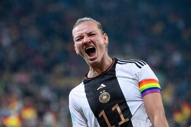 Alexandra Popp (Deutschland 11) jubelt ueber das Tor zum 2:0, GER, Deutschland vs. Frankreich, Fussball Frauen Nationalmannschaft, 07.10.2022, Freundschaftsspiel, Spielzeit 2022 2023 DFB regulations prohibit any use of photographs as image sequences and or quasi-video GER, Deutschland vs. Frankreich, Fussball Frauen Nationalmannschaft, 07.10.2022, Freundschaftsspiel, Spielzeit 2022 2023 Dresden Copyright: xEibner Memmlerx EP_MMR