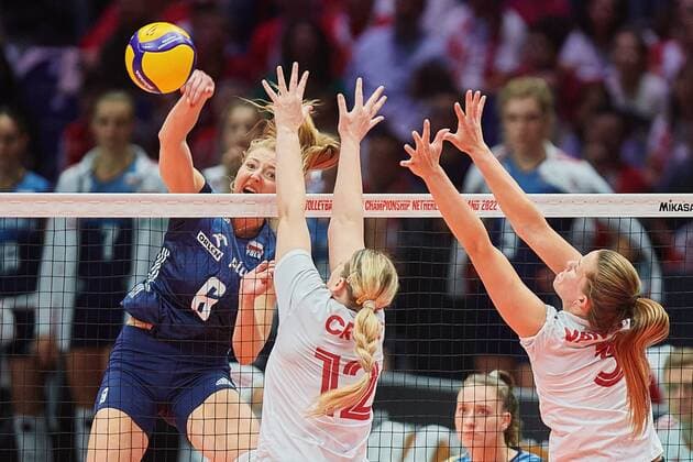 07.10.2022 LODZ, ATLAS ARENA SIATKOWKA KOBIET (VOLLEYBALL) FIVB MISTRZOSTWA SWIATA W SIATKOWCE KOBIET HOLANDIA - POLSKA 2022 ( FIVB VOLLEYBALL WOMEN™S WORLD CHAMPIONSHIPS NETHERLANDS - POLAND 2022) MECZ (GAME) POLSKA- KANADA( POLAND - CANADA) NZ. KAMILA WITKOWSKA JENNIFER CROSS FOTO RADOSLAW JOZWIAK CYFRASPORT NEWSPIX.PL --- Newspix.pl POLAND OUT!  _CRJ8221