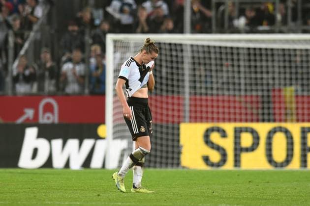 xMTx - Frauenländerspiel - Deutschland - Frankreich am 07.10.2022 im Rudolf-Harbig-Stadion in Dresden Alexandra Popp (Deutschland) unzufrieden, enttäuscht, enttaeuscht, niedergeschlagen.