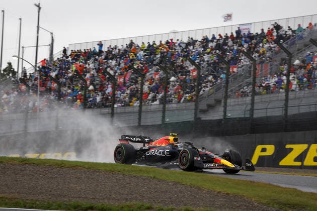 11 PEREZ Sergio (mex), Red Bull Racing RB18, action during the Formula 1 Honda Japense Grand Prix 2022, 18th round of the 2022 FIA Formula One World Championship, WM, Weltmeisterschaft from Octobre 7 to 9, 2022 on the Suzuka International Racing Course, in Suzuka, Mie Prefecture, Japan - F1 - JAPANESE GRAND PRIX 2022 DPPI Panoramic  F12022GP18JAP_JK146550