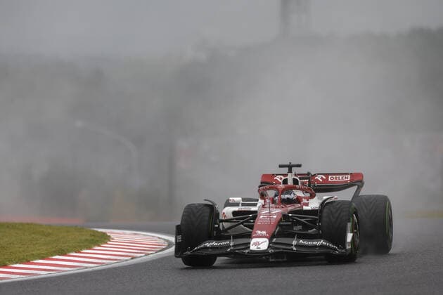 77 BOTTAS Valtteri (fin), Alfa Romeo F1 Team ORLEN C42, action during the Formula 1 Honda Japense Grand Prix 2022, 18th round of the 2022 FIA Formula One World Championship, WM, Weltmeisterschaft from Octobre 7 to 9, 2022 on the Suzuka International Racing Course, in Suzuka, Mie Prefecture, Japan - F1 - JAPANESE GRAND PRIX 2022 DPPI Panoramic  F12022GP18JAP_JK144791