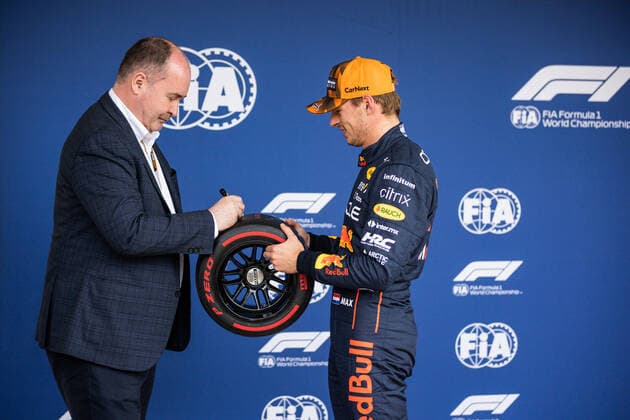 REID Robert (gbr), Deputy President for of the FIA, with VERSTAPPEN Max (ned), Red Bull Racing RB18, portrait during the Formula 1 Honda Japanese Grand Prix 2022, 18th round of the 2022 FIA Formula One World Championship, WM, Weltmeisterschaft from Octobre 7 to 9, 2022 on the Suzuka International Racing Course, in Suzuka, Mie Prefecture, Japan - F1 - JAPANESE GRAND PRIX 2022 DPPI Panoramic  AV6_8739