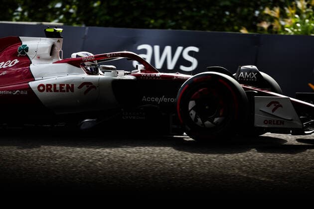 24 ZHOU Guanyu (chi), Alfa Romeo F1 Team ORLEN C42, action during the Formula 1 Honda Japanese Grand Prix 2022, 18th round of the 2022 FIA Formula One World Championship, WM, Weltmeisterschaft from Octobre 7 to 9, 2022 on the Suzuka International Racing Course, in Suzuka, Mie Prefecture, Japan - F1 - JAPANESE GRAND PRIX 2022 DPPI Panoramic  20221008_G00D0672