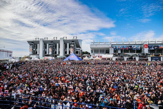 spectators, fans, fan zone, crowd, foule, during the Formula 1 Honda Japanese Grand Prix 2022, 18th round of the 2022 FIA Formula One World Championship, WM, Weltmeisterschaft from October 7 to 9, 2022 on the Suzuka International Racing Course, in Suzuka, Mie Prefecture, Japan - F1 - JAPANESE GRAND PRIX 2022 DPPI Panoramic 00122041__V2_5730