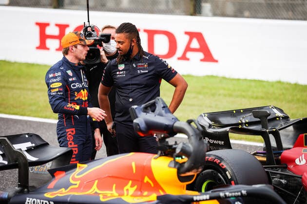 VERSTAPPEN Max (ned), Red Bull Racing RB18, portrait during the Formula 1 Honda Japanese Grand Prix 2022, 18th round of the 2022 FIA Formula One World Championship, WM, Weltmeisterschaft from October 7 to 9, 2022 on the Suzuka International Racing Course, in Suzuka, Mie Prefecture, Japan - F1 - JAPANESE GRAND PRIX 2022 DPPI Panoramic  00122041_AV6_8589
