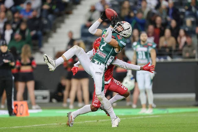 Potsdam Royals - Schwäbisch Hall Unicorns, German Bowl XLIII Interception durch Alex Spillum (Unicorns, 2). Finale der erima GFL zwischen den Potsdam Royals und den Schwäbisch Hall Unicorns am 8. Oktober 2022 im Deutsche Bank Park in Frankfurt am Main., Frankfurt am Main Hessen Deutschland Deutsche Bank Park