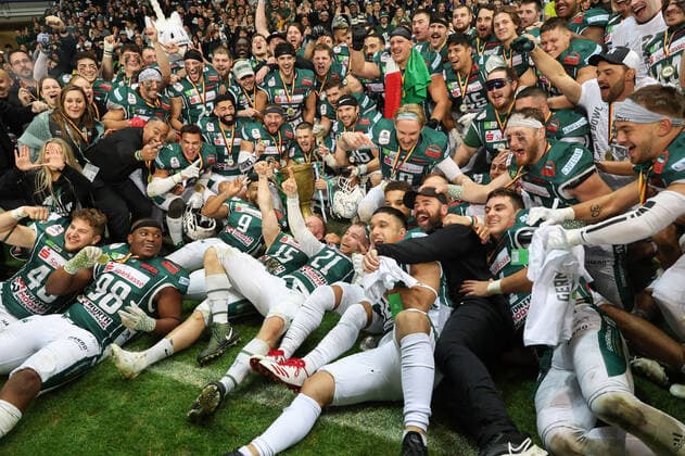 Potsdam Royals - Schwäbisch Hall Unicorns, German Bowl XLIII Grenzenloser Jubel der Unicorns nach dem Sieg. Finale der erima GFL zwischen den Potsdam Royals und den Schwäbisch Hall Unicorns am 8. Oktober 2022 im Deutsche Bank Park in Frankfurt am Main., Frankfurt am Main Hessen Deutschland Deutsche Bank Park