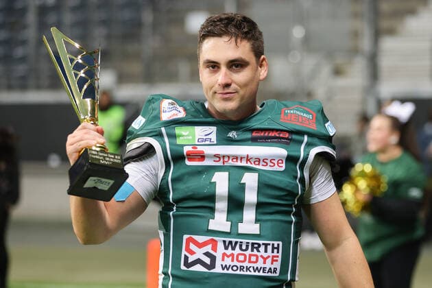 Potsdam Royals - Schwäbisch Hall Unicorns, German Bowl XLIII MVP des Spieles: Quarterback Reilly Hennessey (Unicorns, 11). Finale der erima GFL zwischen den Potsdam Royals und den Schwäbisch Hall Unicorns am 8. Oktober 2022 im Deutsche Bank Park in Frankfurt am Main., Frankfurt am Main Hessen Deutschland Deutsche Bank Park