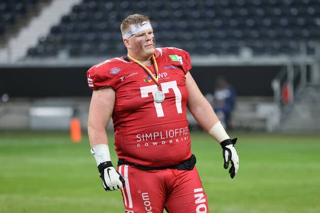 Potsdam Royals - Schwäbisch Hall Unicorns, German Bowl XLIII Große Enttäuschung nach der Niederlage bei den Royals, hier Stefan Stefansson (Royals, 77). Finale der erima GFL zwischen den Potsdam Royals und den Schwäbisch Hall Unicorns am 8. Oktober 2022 im Deutsche Bank Park in Frankfurt am Main., Frankfurt am Main Hessen Deutschland Deutsche Bank Park