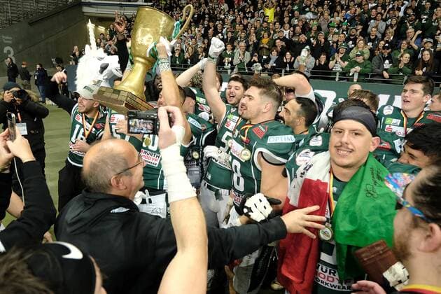 08.10.2022 xkhx Frankfurt am Main, Deutsche Bank Park, German Football League (GFL) Erima German Bowl XLIII - Finale Potsdam Royals - Schwäbisch Hall Unicorns Jubel bei den Siegern Schwäbisch Hall Unicorns