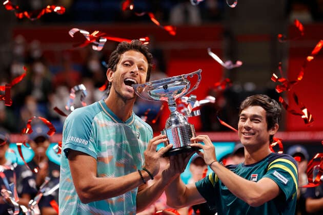 Bilder des Jahres, Sport 10 Oktober Sport Themen der Woche KW40 Sport Bilder des Tages October 9, 2022, Tokyo, Japan: (L to R) Marcelo MELO (BRA) and Mackenzie MCDONALD (USA) pose for the cameras during the award ceremony for the Rakuten Japan Open Tennis Championships 2022 at Ariake Coliseum. The tournament is held from October 1 to 9. M. McDonald and M. Melo won 6:4, 3:6, 10:4. Tokyo Japan - ZUMAm191 20221009_zap_m191_010 Copyright: xRodrigoxReyesxMarinx