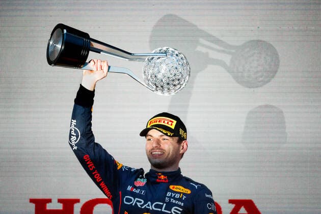 Sport Bilder des Tages VERSTAPPEN Max (ned), Red Bull Racing RB18, portrait podium during the Formula 1 Honda Japanese Grand Prix 2022, 18th round of the 2022 FIA Formula One World Championship, WM, Weltmeisterschaft from October 7 to 9, 2022 on the Suzuka International Racing Course, in Suzuka, Mie Prefecture, Japan - F1 - JAPANESE GRAND PRIX 2022 - RACE DPPI Panoramic  00122042__V2_9099