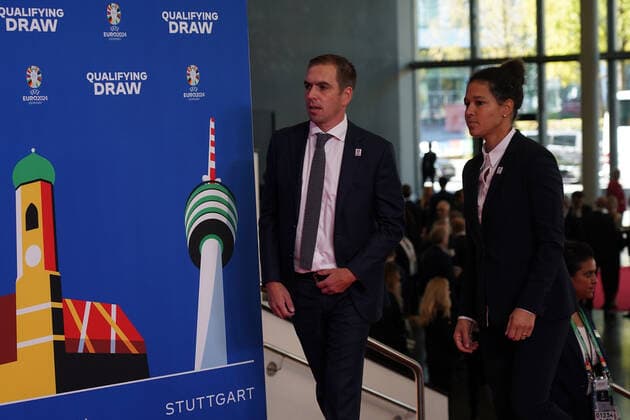 EM-Botschafter Philipp Lahm und Celia Sasic bei der Auslosung der Qualifikationsgruppen zur Europameisterschaft 2024 in der Frankfurter Festhalle - Frankfurt 09.10.2022: EURO2024 Qualifying Draw EM 2024 Auslosung der Qualifikationsgruppen, Festhalle Frankfurt