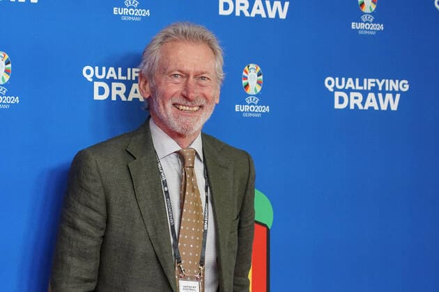 Paul Breitner bei der Auslosung der Qualifikationsgruppen zur Europameisterschaft 2024 in der Frankfurter Festhalle - Frankfurt 09.10.2022: EURO2024 Qualifying Draw EM 2024 Auslosung der Qualifikationsgruppen, Festhalle Frankfurt