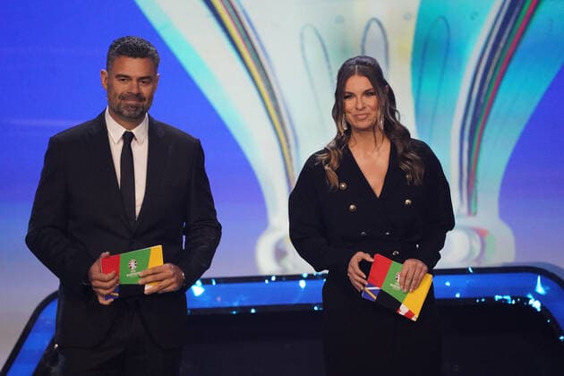 Laura Wontorra moderiert die Auslosung der Qualifikationsgruppen zur Europameisterschaft 2024 in der Frankfurter Festhalle - Frankfurt 09.10.2022: EURO2024 Qualifying Draw EM 2024 Auslosung der Qualifikationsgruppen, Festhalle Frankfurt