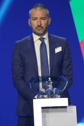 Gianluca Zambrotta an Lostopf 1 bei der Auslosung der Qualifikationsgruppen zur Europameisterschaft 2024 in der Frankfurter Festhalle - Frankfurt 09.10.2022: EURO2024 Qualifying Draw EM 2024 Auslosung der Qualifikationsgruppen, Festhalle Frankfurt