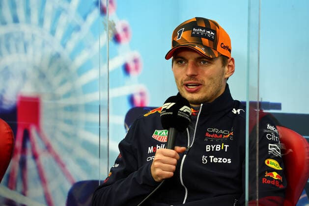 VERSTAPPEN Max (ned), Red Bull Racing RB18, portrait race winner and World Champion in the post race FIA press conference, PK, Pressekonferenz in the post race FIA Press Conference during the Formula 1 Honda Japanese Grand Prix 2022, 18th round of the 2022 FIA Formula One World Championship, WM, Weltmeisterschaft from Octobre 7 to 9, 2022 on the Suzuka International Racing Course, in Suzuka, Mie Prefecture, Japan - F1 - JAPANESE GRAND PRIX 2022 - RACE DPPI Panoramic JAPAN_SUNDAY_FIA_PRESS_CONF_12