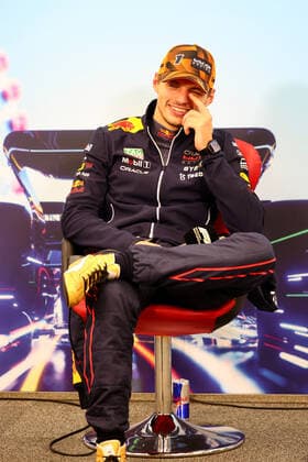 VERSTAPPEN Max (ned), Red Bull Racing RB18, portrait race winner and World Champion in the post race FIA press conference, PK, Pressekonferenz in the post race FIA Press Conference during the Formula 1 Honda Japanese Grand Prix 2022, 18th round of the 2022 FIA Formula One World Championship, WM, Weltmeisterschaft from Octobre 7 to 9, 2022 on the Suzuka International Racing Course, in Suzuka, Mie Prefecture, Japan - F1 - JAPANESE GRAND PRIX 2022 - RACE DPPI Panoramic JAPAN_SUNDAY_FIA_PRESS_CONF_20