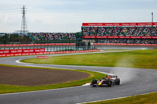01 VERSTAPPEN Max (nld), Red Bull Racing RB18, action during the Formula 1 Honda Japanese Grand Prix 2022, 18th round of the 2022 FIA Formula One World Championship, WM, Weltmeisterschaft from Octobre 7 to 9, 2022 on the Suzuka International Racing Course, in Suzuka, Mie Prefecture, Japan - F1 - JAPANESE GRAND PRIX 2022 - RACE DPPI Panoramic  20221009_G00D1182