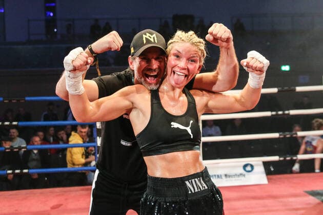 Bilder des Jahres, Sport 10 Oktober Sport Themen der Woche KW40 Boxen: KUC Boxing, Falkensee, 08.10.2022 Nina Meinke (GER) - Karina Szmalenberg (Pol) Falkensee Germany *** Boxing KUC Boxing, Falkensee, 08 10 2022 Nina Meinke GER Karina Szmalenberg Pol Falkensee Germany