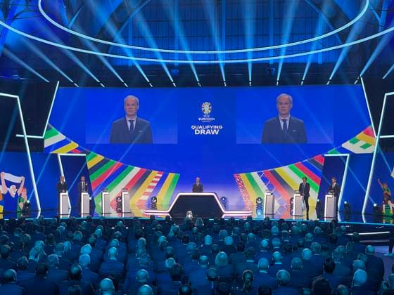 Voll besetzter Saal bei der Auslosung der Qualifikationsgruppen zur Europameisterschaft 2024 in der Frankfurter Festhalle - Frankfurt 09.10.2022: EURO2024 Qualifying Draw EM 2024 Auslosung der Qualifikationsgruppen, Festhalle Frankfurt