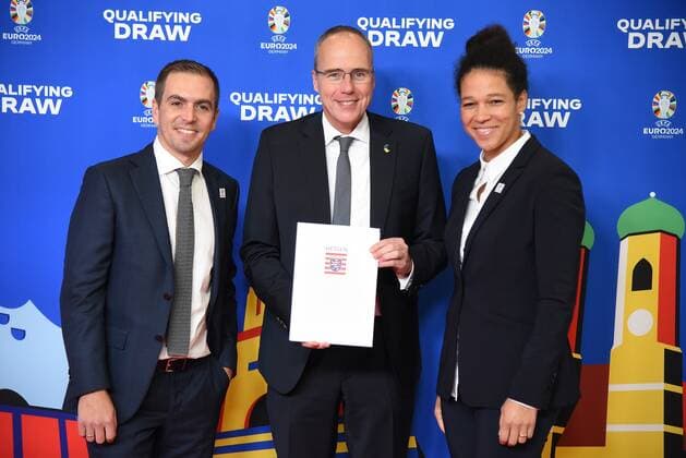 09.10.2022 Frankfurt am Main, EURO2024 Qualifying Draw EM 2024 Auslosung der Qualifikationsgruppen, Festhalle Frankfurt Peter Beuth Hessischer Minister des Innern und für EURO 2024-Turnierdirektor Philipp Lahm EURO 2024-Botschafterin Celia Sasic emspor, DFL regulations prohibit any use of photographs as image sequences and or quasi-video