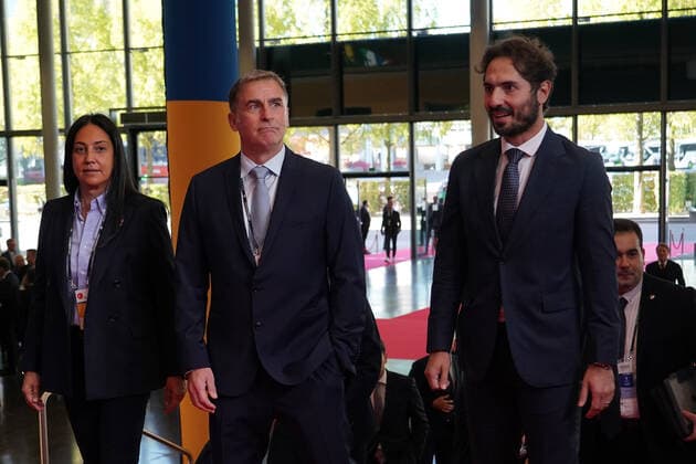 Stefan Kuntz (Nationaltrainer Türkei) und Halil Altintop bei der Auslosung der Qualifikationsgruppen zur Europameisterschaft 2024 in der Frankfurter Festhalle - Frankfurt 09.10.2022: EURO2024 Qualifying Draw EM 2024 Auslosung der Qualifikationsgruppen, Festhalle Frankfurt