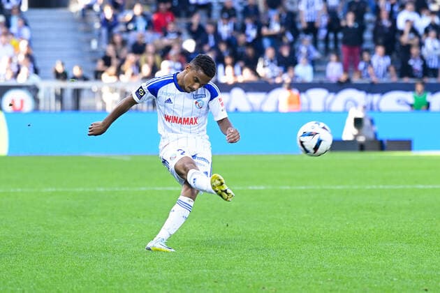 Colin DAGBA ( 2 - Strasbourg ) - FOOTBALL : Angers vs Strasbourg - Ligue 1 - 09 10 2022 FedericoPestellini Panoramic 