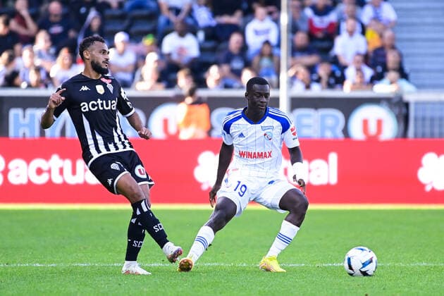 Sofiane BOUFAL ( 7 - Angers ) - Habib Diarra ( 19 - Strasbourg ) - FOOTBALL : Angers vs Strasbourg - Ligue 1 - 09 10 2022 FedericoPestellini Panoramic 