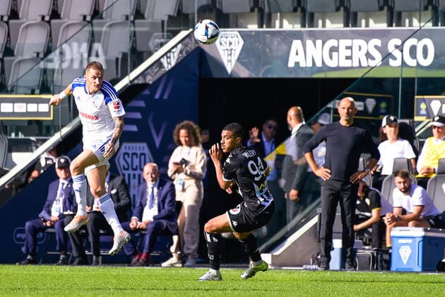 LIENARD Dimitri ( 11 - Strasbourg ) - Yan VALERY ( 94 - Angers ) - Gerald Baticle ( entraineur Angers ) - FOOTBALL : Angers vs Strasbourg - Ligue 1 - 09 10 2022 FedericoPestellini Panoramic 