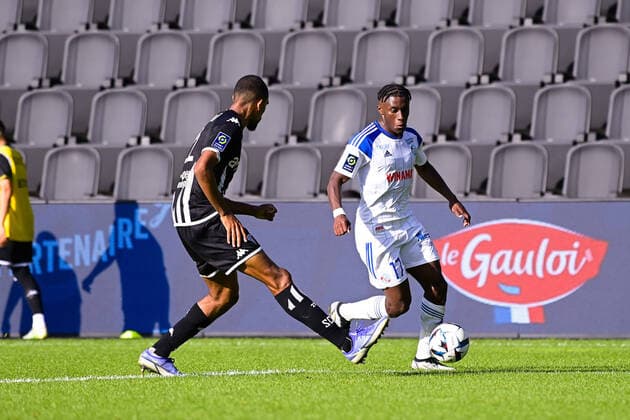BELLEGARDE Jean Ricner ( 17 - Strasbourg ) - Cedric HOUNTONDJI ( 22 - Angers ) - FOOTBALL : Angers vs Strasbourg - Ligue 1 - 09 10 2022 FedericoPestellini Panoramic 