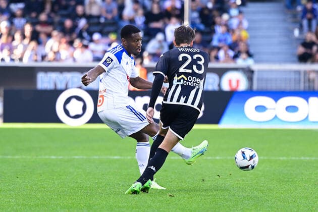 RonaÃ«l Pierre Gabriel ( 18 - Strasbourg ) - Adrien HUNOU ( 23 - Angers ) - FOOTBALL : Angers vs Strasbourg - Ligue 1 - 09 10 2022 FedericoPestellini Panoramic 
