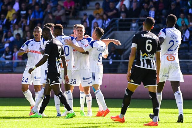 Joie des joueurs de Strasbourg apres le but de Maxime LE MARCHAND ( 23 - Strabourg ) - FOOTBALL : Angers vs Strasbourg - Ligue 1 - 09 10 2022 FedericoPestellini Panoramic 