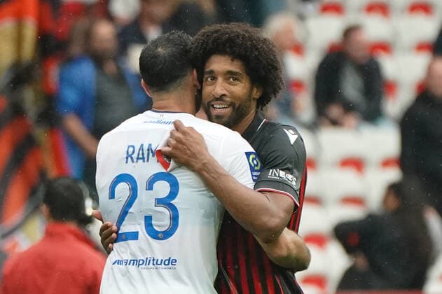 Sport Bilder des Tages Fin de match - Dante (OGC Nice) - Adil Rami (Troyes) FOOTBALL : OGC Nice vs Troyes - Ligue 1 Uber Eats - Nice - 09 10 2022 NorbertScanella Panoramic 