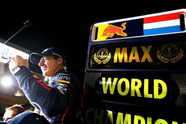 Formula 1 2022 Honda Japanese Grand Prix 09.10.2022, Suzuka International Racing Course, Suzuka, Formula 1 2022 Honda Japanese Grand Prix , im Bild Die Red Bull Racing Mannschaft feiert den Weltmeistertitel von Max Verstappen (NEL), Oracle Red Bull Racing.