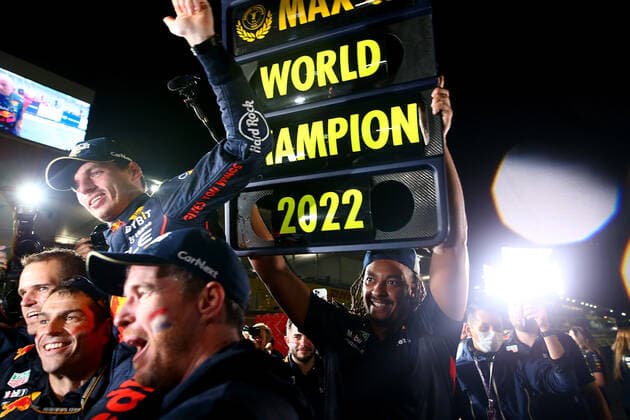 Formula 1 2022 Honda Japanese Grand Prix 09.10.2022, Suzuka International Racing Course, Suzuka, Formula 1 2022 Honda Japanese Grand Prix , im Bild Die Red Bull Racing Mannschaft feiert den Weltmeistertitel von Max Verstappen (NEL), Oracle Red Bull Racing.